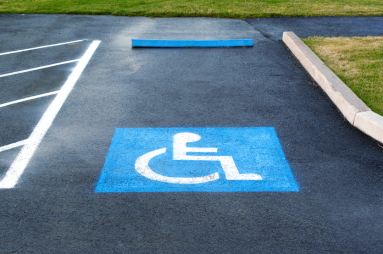 marquage-emplacement-handicap-sol-isp-prevention-des-risques-groupe-cfo Marquage emplacement handicap